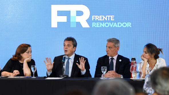 Massa pidió que PJ "siente a la mesa del FDT a gobernadores" para discutir la estrategia electoral