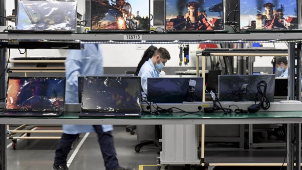 Desde Garin, firma multinacional vuelve a producir notebooks en Argentina