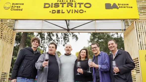20 mil vecinos y turistas disfrutaron de la primera Feria del Distrito del Vino