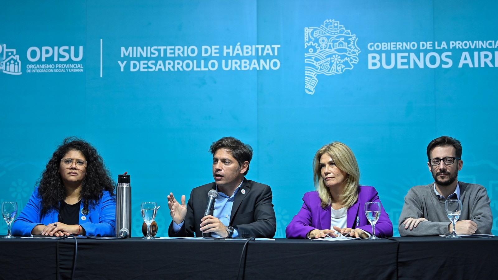 Kicillof encabezó la firma de contratos para la ejecución de obras de integración urbana en seis municipios
