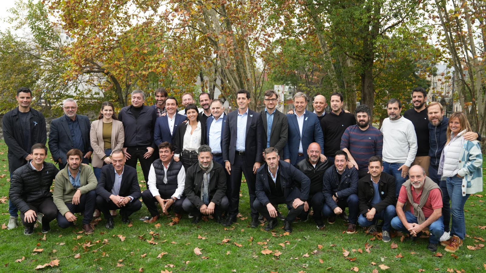 De Pedro afirmó junto a intendentes bonaerenses que "el futuro empieza el 25 de mayo"