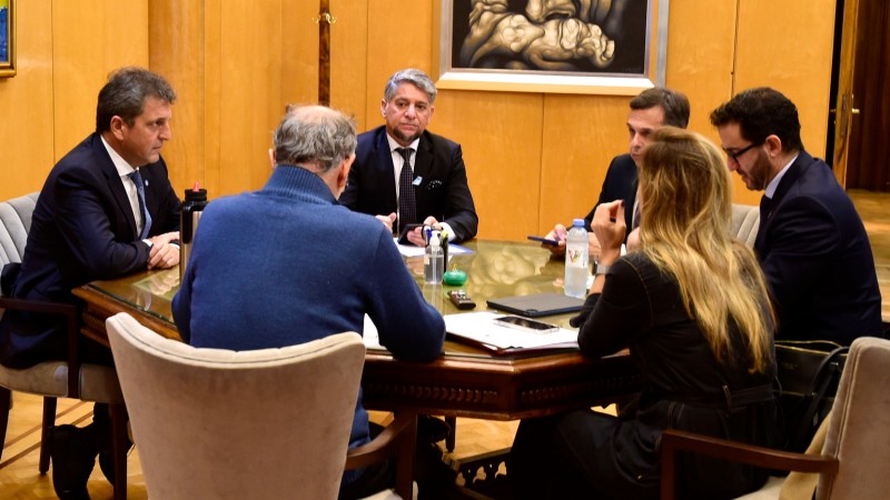 Massa analizó el avance de proyectos de energía, transporte y economías regionales con su gabinete