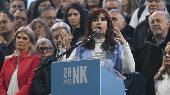 Cristina Fernández en Plaza de Mayo: "Yo soy del pueblo y de ahí no me muevo, hagan lo que hagan"