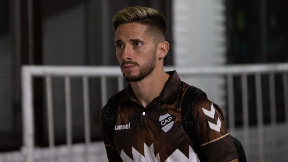 Defensor de Platense Morgantini fue herido por hinchas de Estudiantes de Buenos Aires