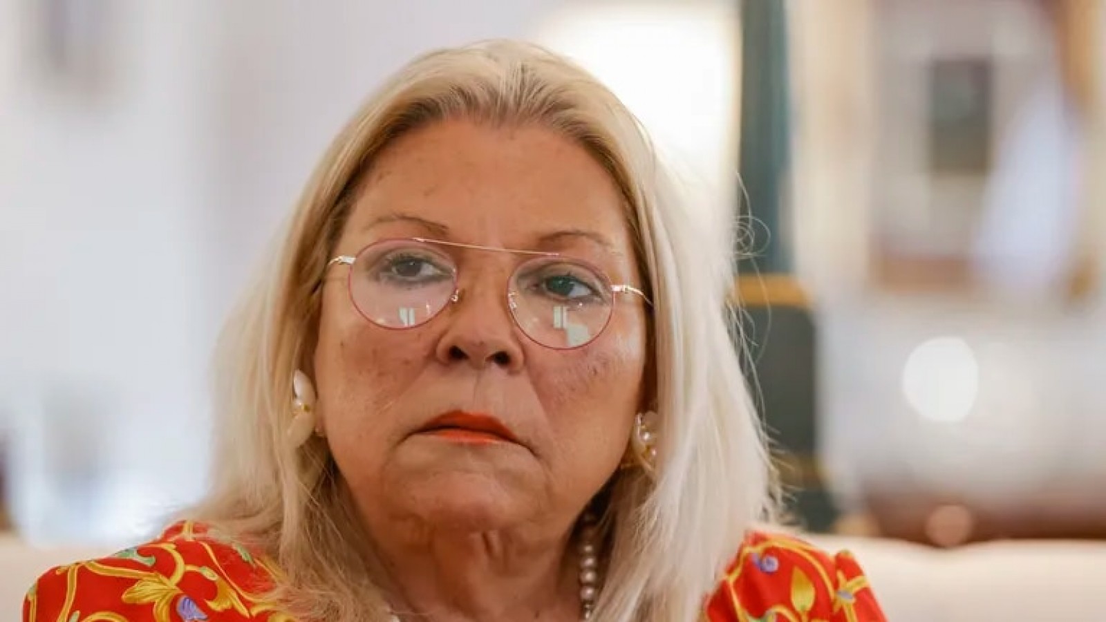 Carrió: "Milei busca el caos para abolir el Estado y va en contra de la Constitución"