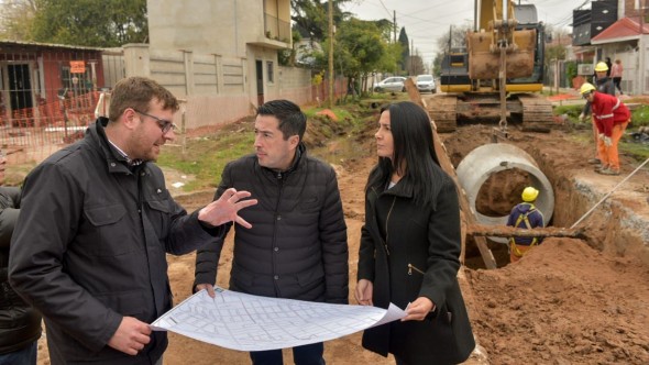 Nardini y Correa recorrieron obras de desagües pluviales en Villa de Mayo
