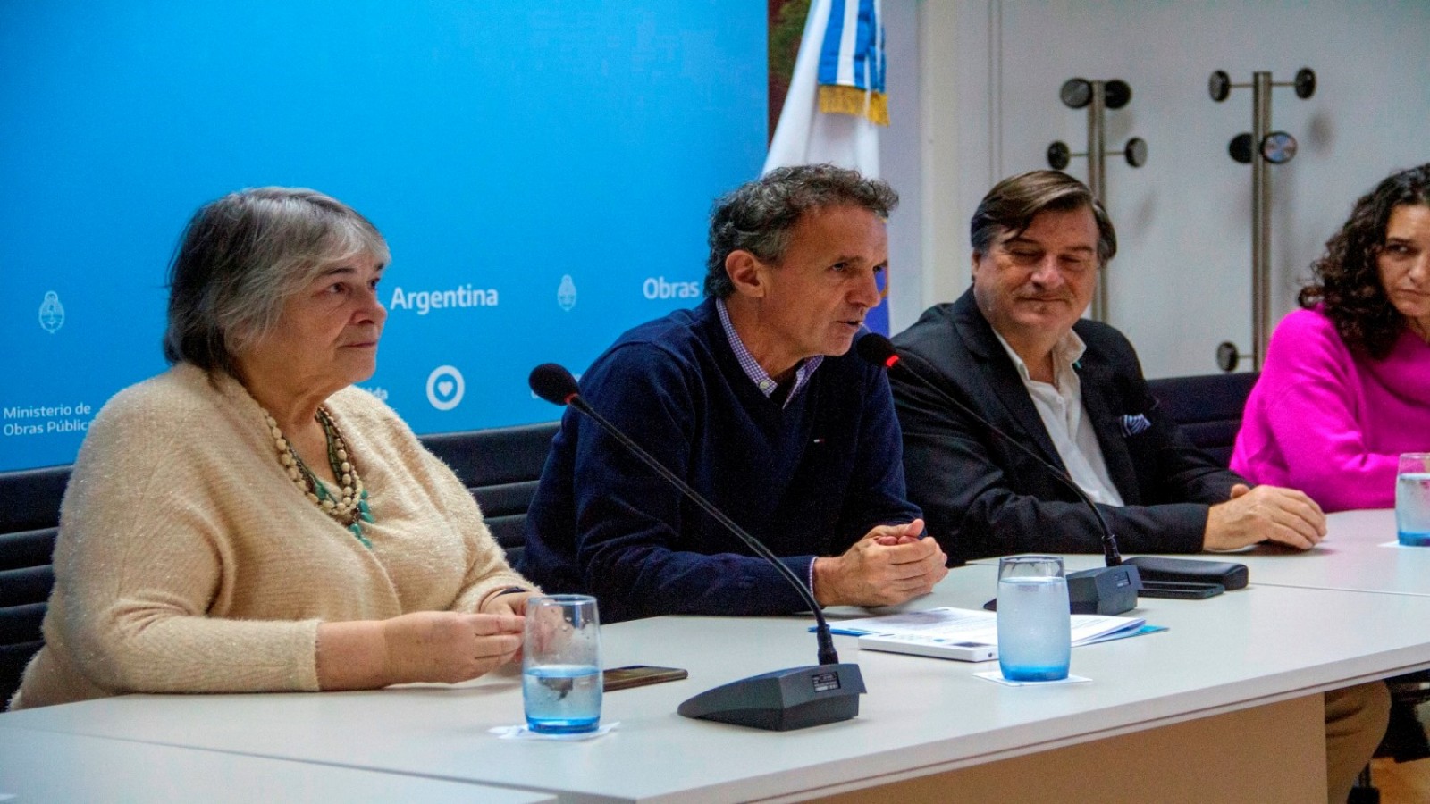 Se firmó un convenio de colaboración y asistencia entre el Ministerio de Obras Públicas y Senasa