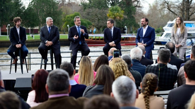 Massa, Giuliano y Malena Galmarini impulsan la tarjeta SUBE para el transporte fluvial en Tigre