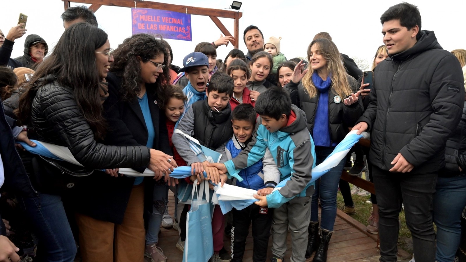 Malena Galmarini y Romina Barrios inauguraron el Muelle Vecinal de las Infancias y un nuevo espacio recreativo en el barrio Almirante Brown
