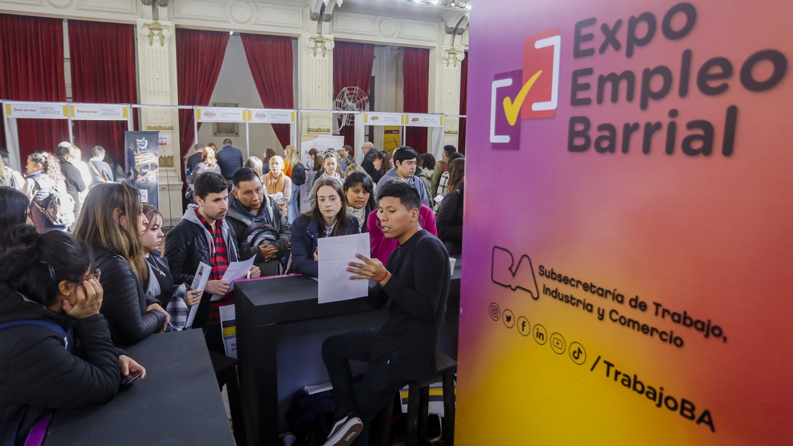 La Ciudad realiza la 6ta edición de la Expo Empleo Barrial donde habrá más de 300 ofertas laborales