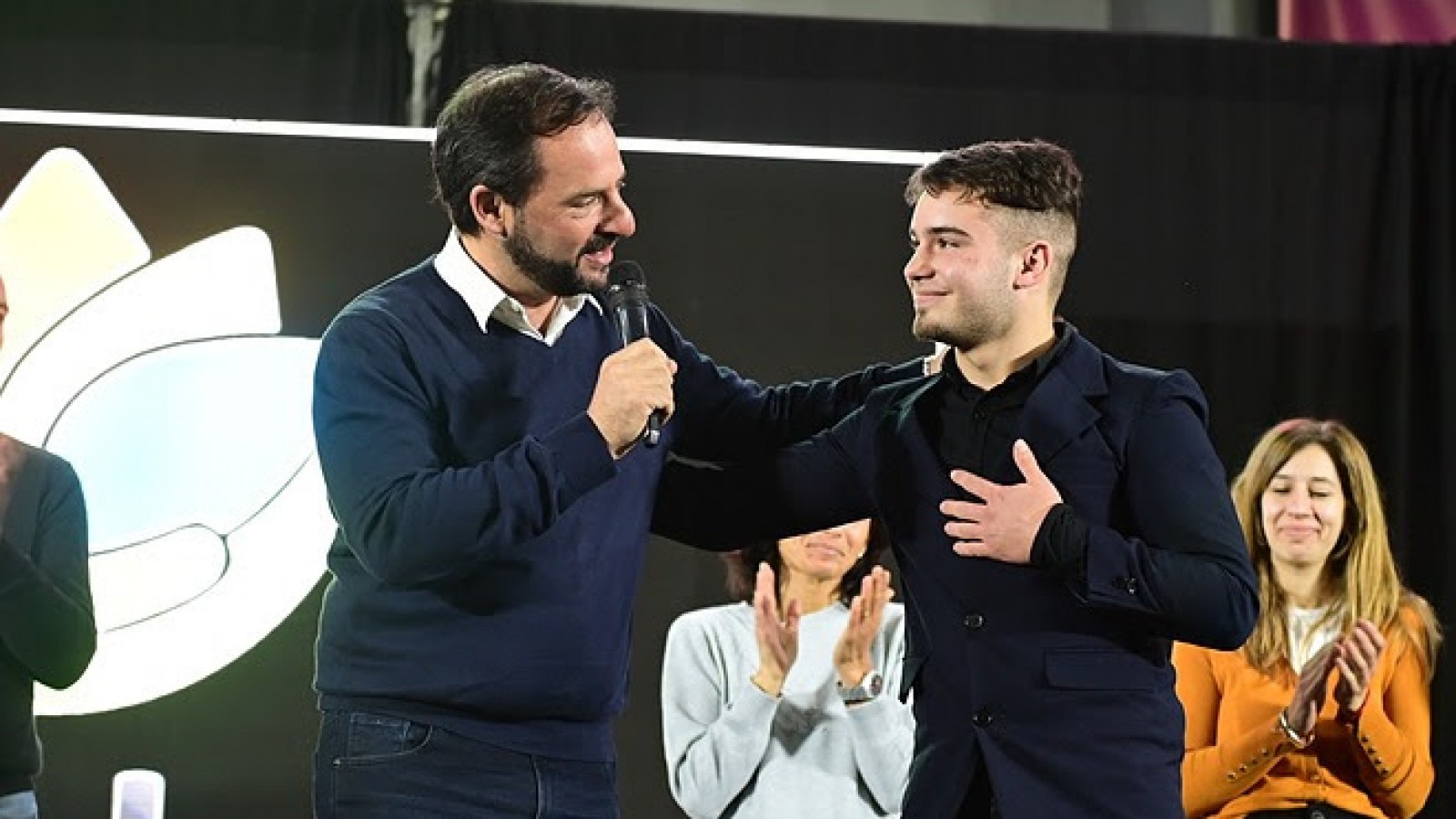 Se entregaron más de 1000 notebooks a jóvenes becados y egresados de "Programá tu Futuro"