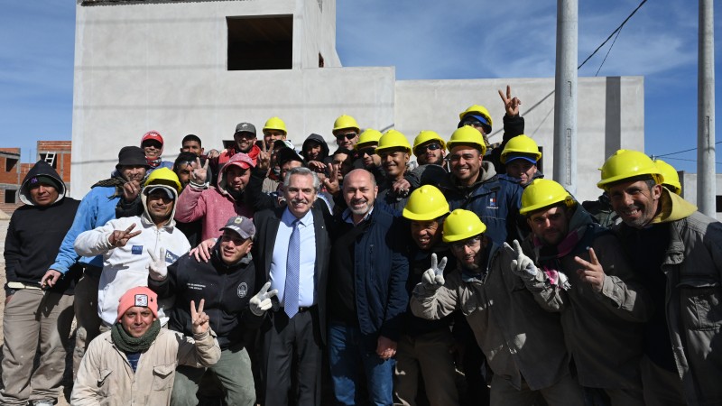 El Presidente Fernández recorrió viviendas en construcción en Ensenada