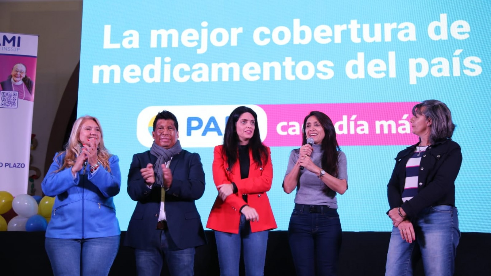 Agustina Propato y Luana Volnovich participaron de una actividad recreativa con más de 300 afiliados al PAMI