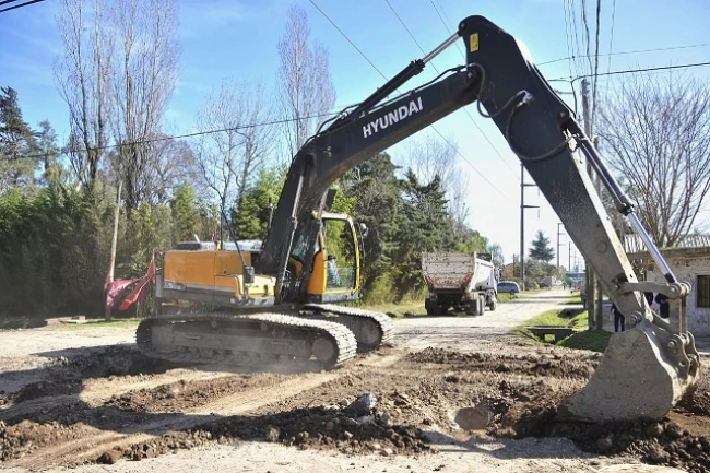 Nardini supervisó el inicio de obras hidráulicas y de pavimento en Grand Bourg