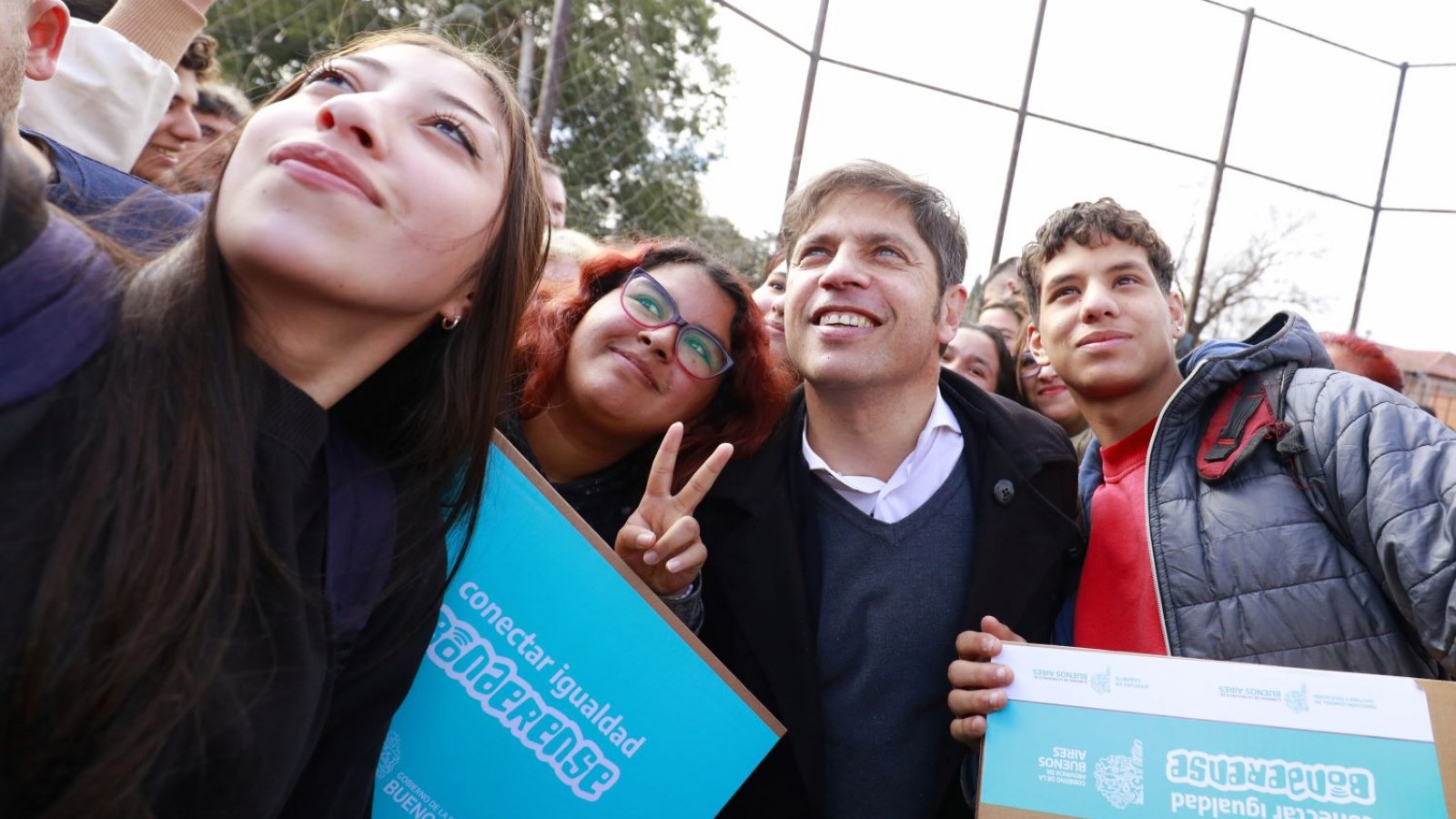 Kicillof entregó 278 computadoras personales a estudiantes de San Miguel