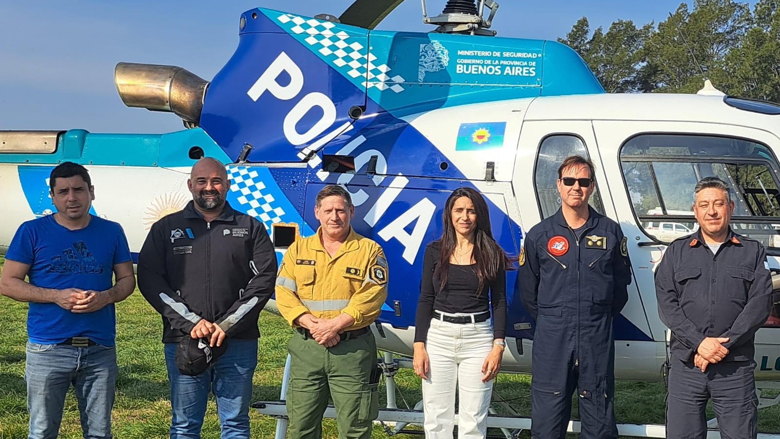 Incendio forestal en Isla Botija: Helicópteros de la policía y Bomberos Voluntarios, contuvieron las llamas en escuelas y viviendas