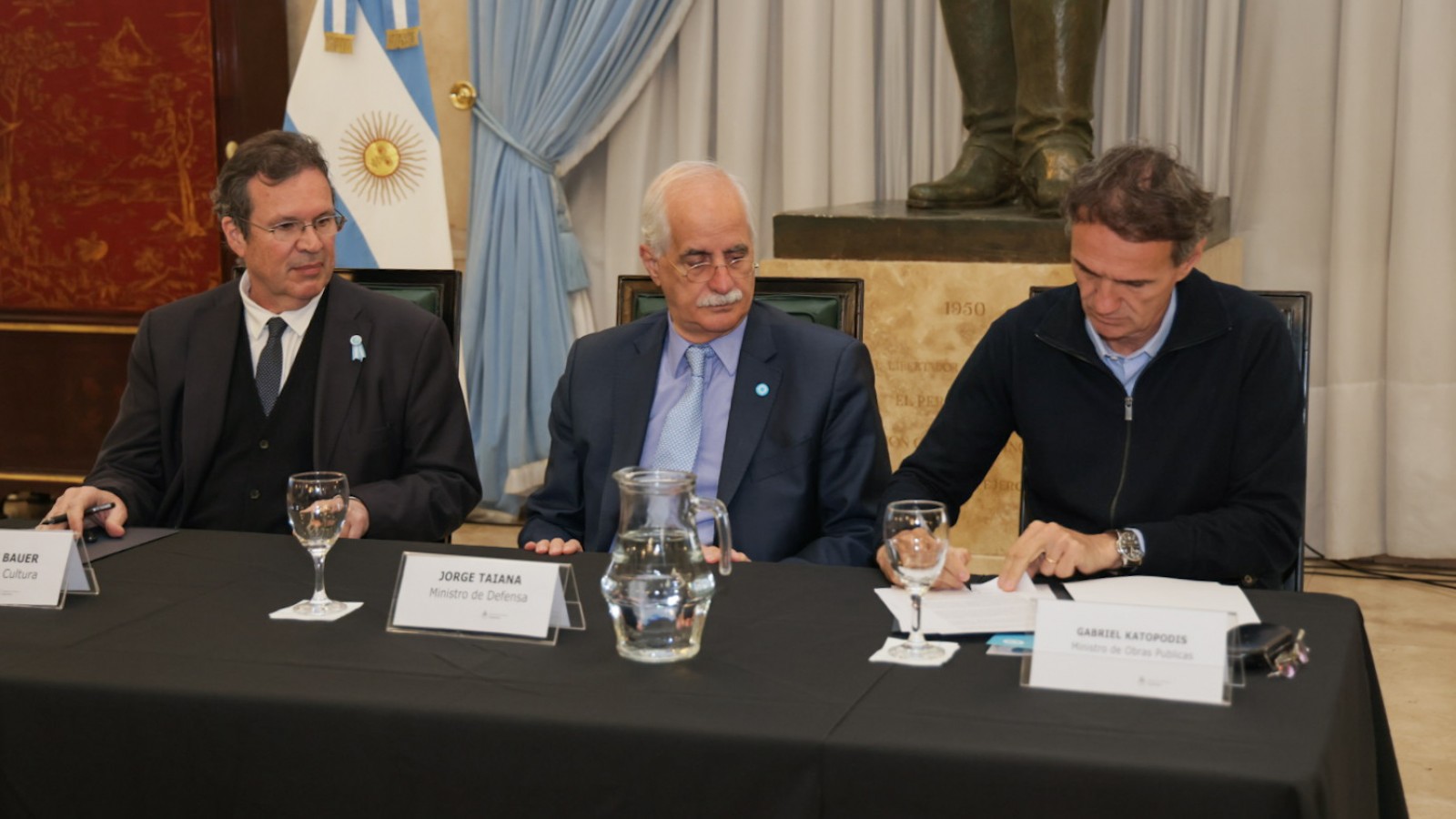 Katopodis, Taiana y Bauer firmaron el convenio del "Programa de Recuperación de Faros"