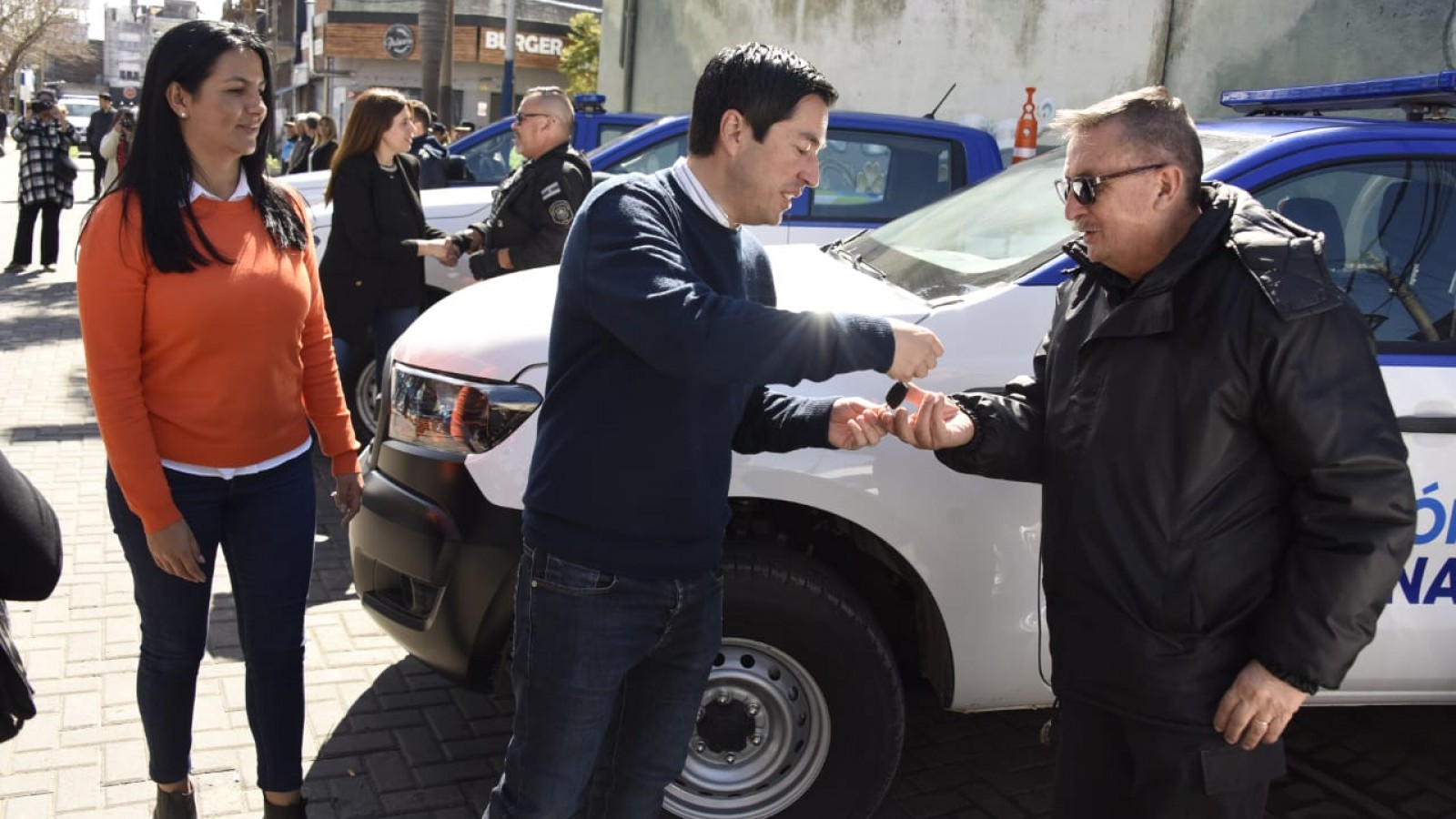 Noe Correa y Leo Nardini, hicieron entrega de nuevos móviles y nuevas motos, destinados a la patrulla de "Protección Ciudadana"