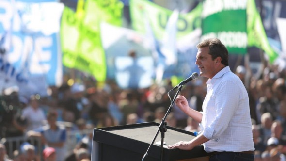 En un acto de unidad del PJ, Massa relanzó su campaña y dijo: "Voy a ser el presidente del trabajo"