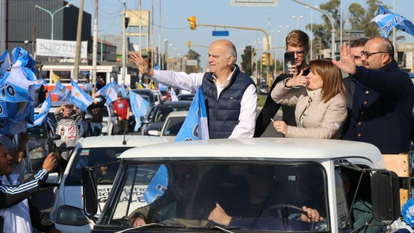 Seguridad, educación, eficiencia del Estado y desarrollo productivo, los ejes de la campaña provincial de Grindetti