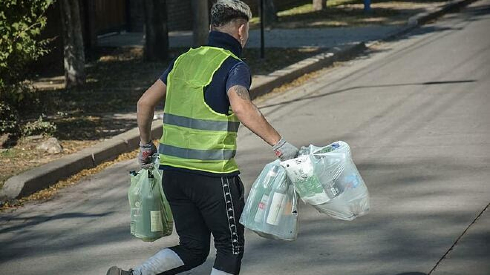 Escobar Sostenible: comienza a funcionar un servicio de recolección diferenciada de materiales reciclables en los barrios El Cazador y Las Glorias