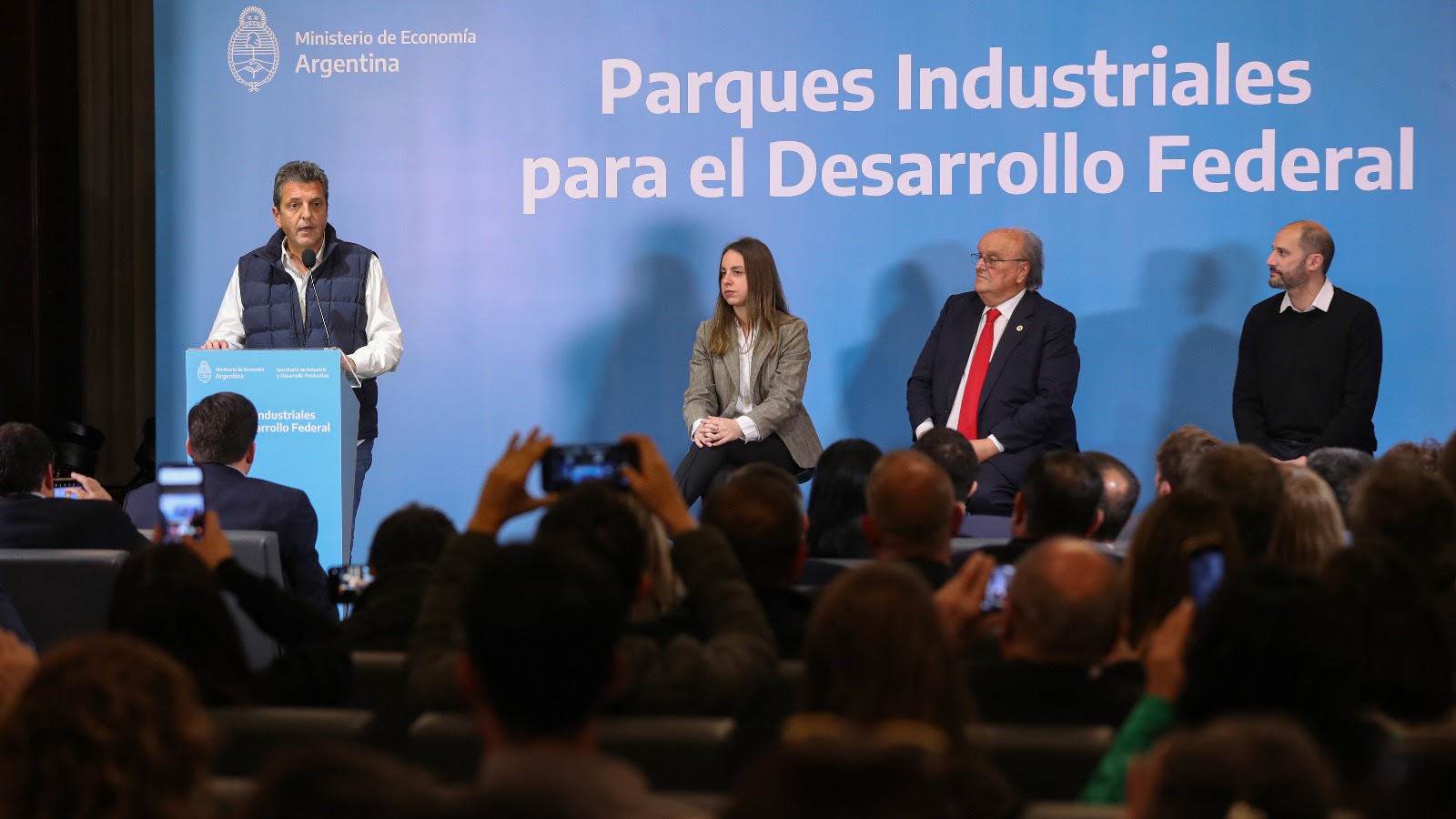 Massa anunció inversiones por $4.800 millones para potenciar a los parques industriales de todo el país