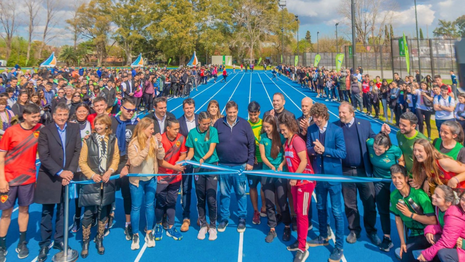 Juan Andreotti inauguró la nueva Pista de Atletismo junto a la Universidad de Luján
