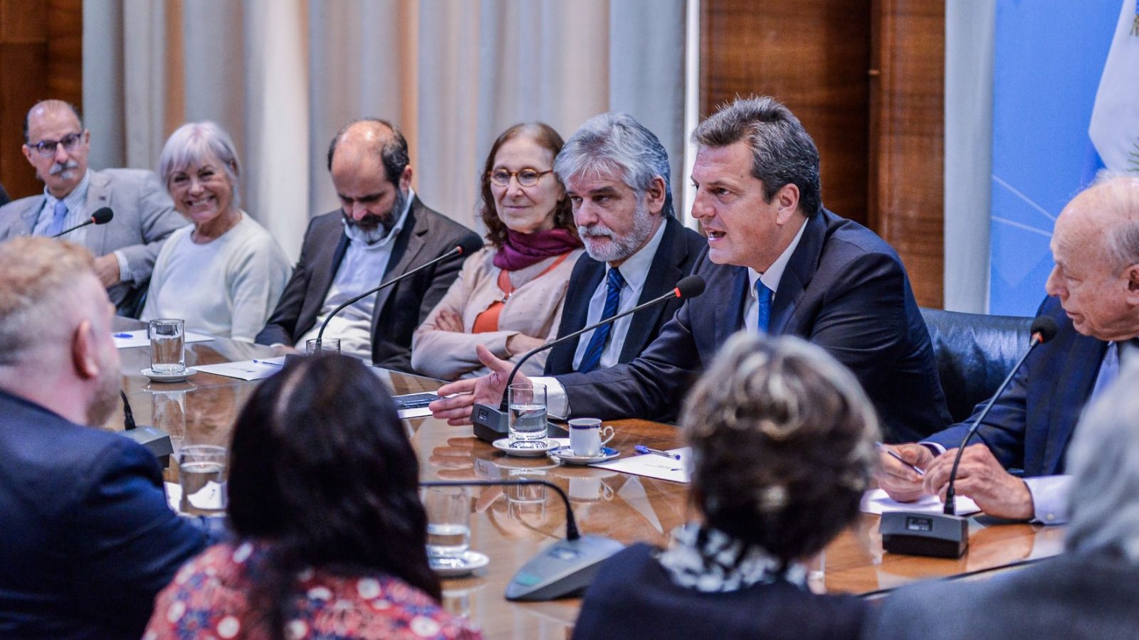 "Vamos a defender el valor de la ciencia y la investigación como generación de recursos", dijo Massa