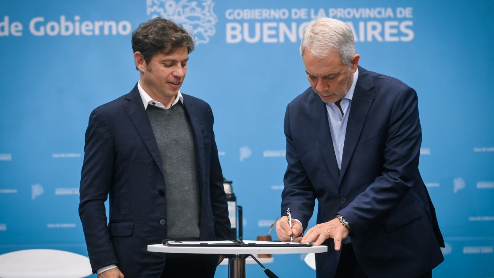 Kicillof y Alak entregaron la escritura gratuita número 100 mil