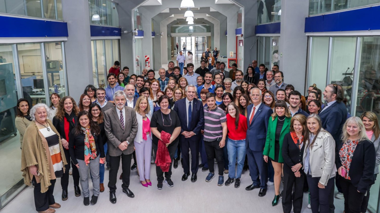 El Presidente visitó la sede del Servicio Meteorológico Nacional donde funciona la nueva supercomputadora Clementina XXI