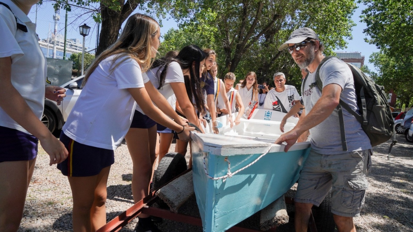 Alumnos construyen un bote a través del proyecto de educación STEAM