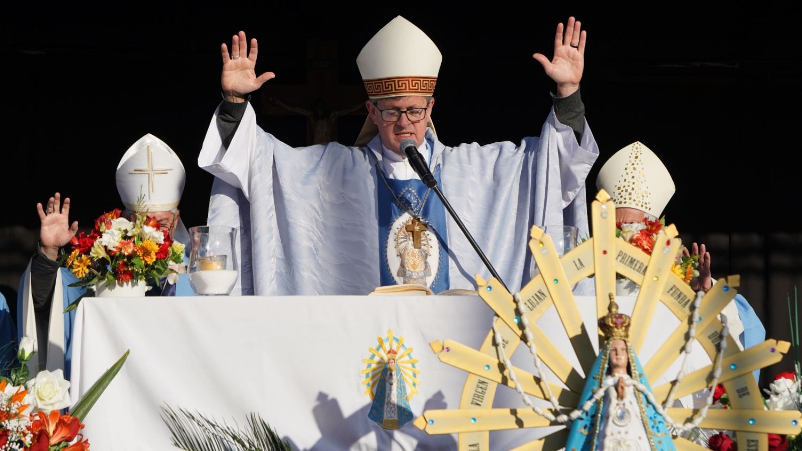 "Es hora de fraternidad, es tiempo de unirnos", dijo García Cuerva en la Basílica de Luján