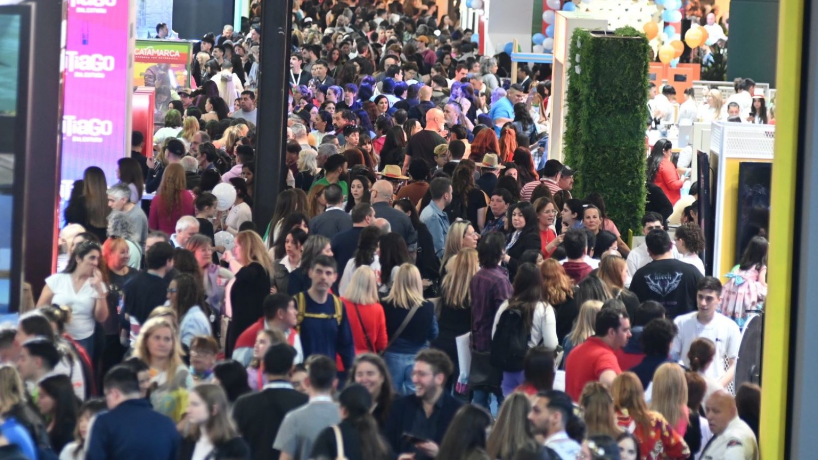 Más de 127 mil personas visitaron al FIT durante los cuatro días de exposición