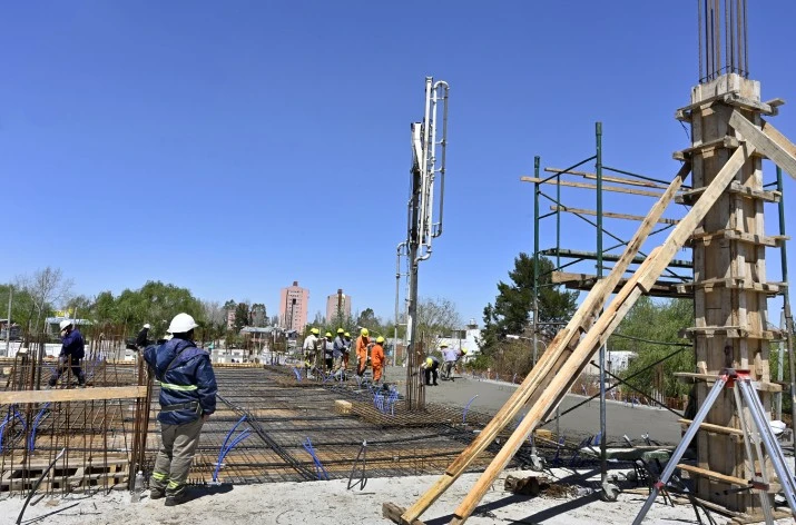 Julio Zamora monitoreó los avances de obra del nuevo Hospital de Alta Complejidad para Adultos