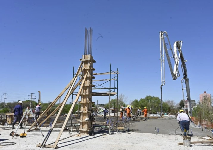 Julio Zamora monitoreó los avances de obra del nuevo Hospital de Alta Complejidad para Adultos