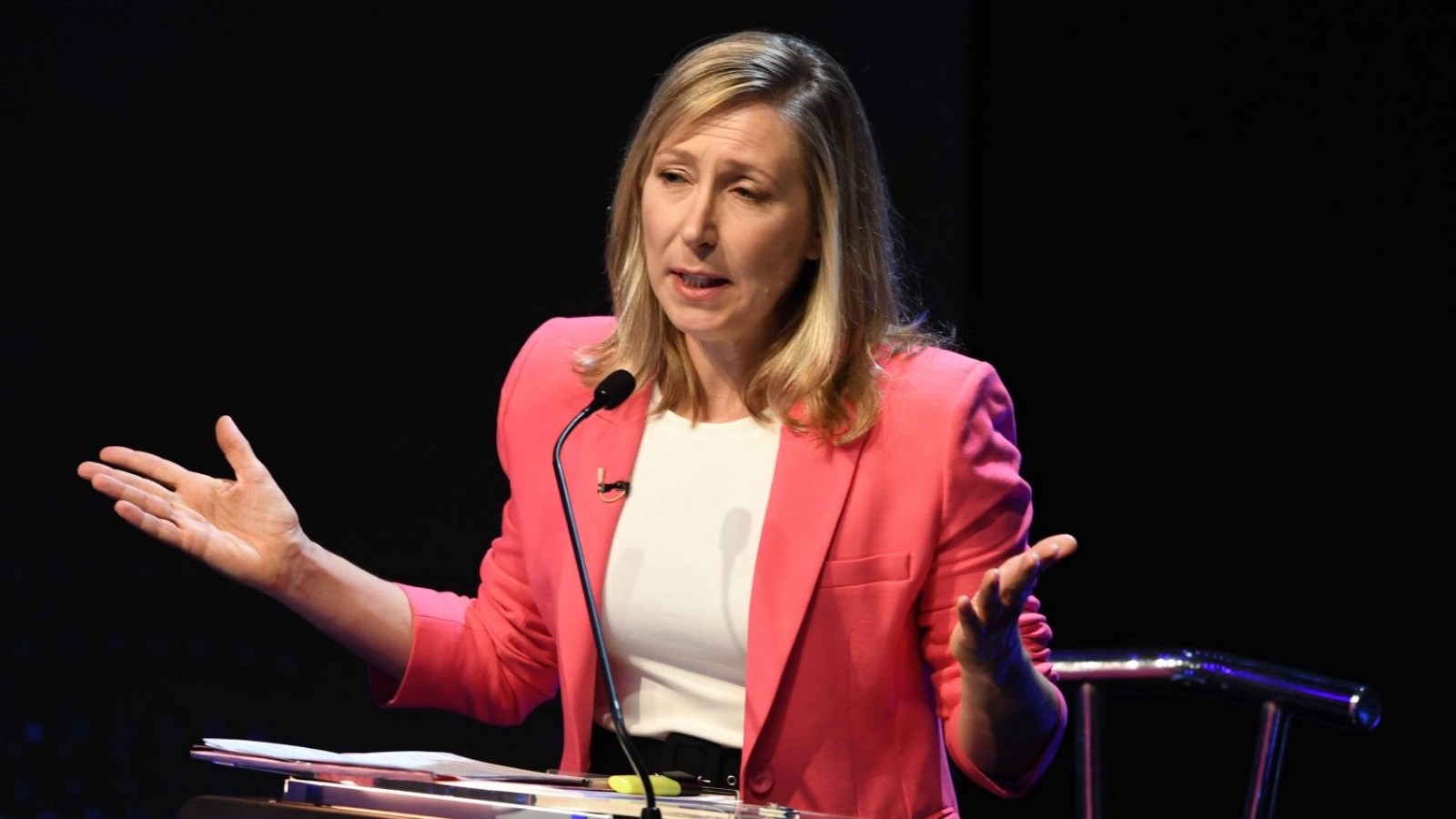 Bregman acusó a Milei de "vieja derecha despeinada" y a Bullrich de sacarse fotos con "25 porros"