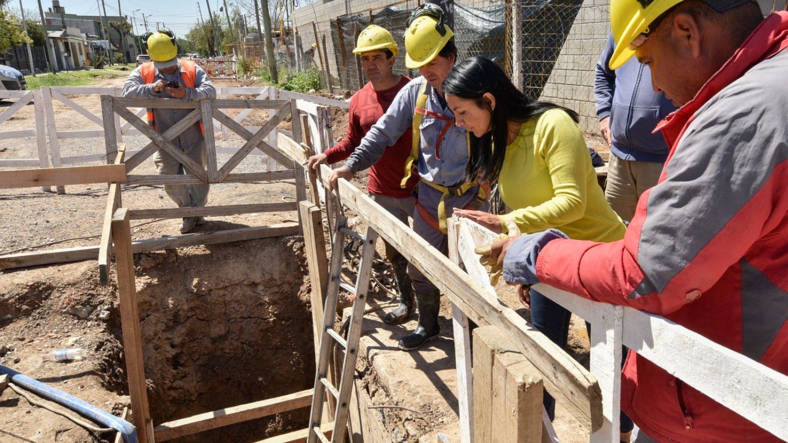 Noe Correa visitó dos obras en la ciudad de Grand Bourg