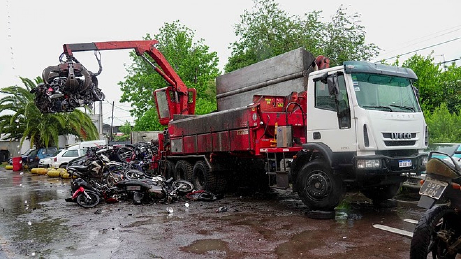 Con la compactación de 540 vehículos abandonados, la Municipalidad cuida el ambiente y recauda fondos para La Casita de Mario