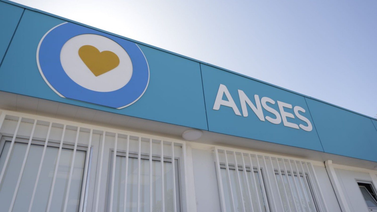 Anuncian alza de 20,87% en jubilaciones y pensiones y refuerzo de $55 mil en diciembre para mínima