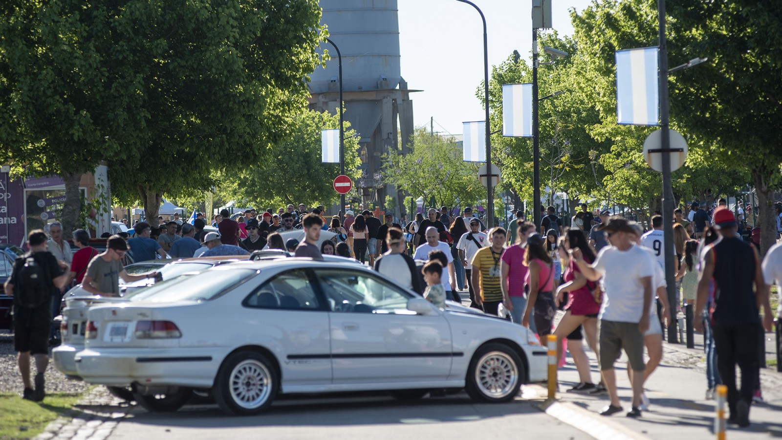 Miles de vecinos disfrutaron de la Fiesta del Primer Automóvil en Campana