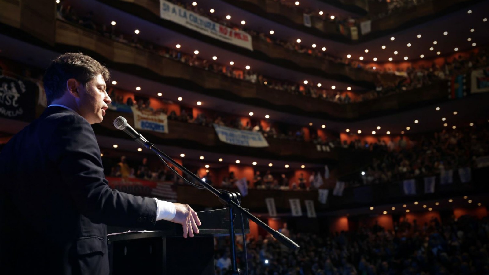 Kicillof: "Las políticas culturales no surgen de un manual: se construyen en los barrios con la participación de todos y todas"