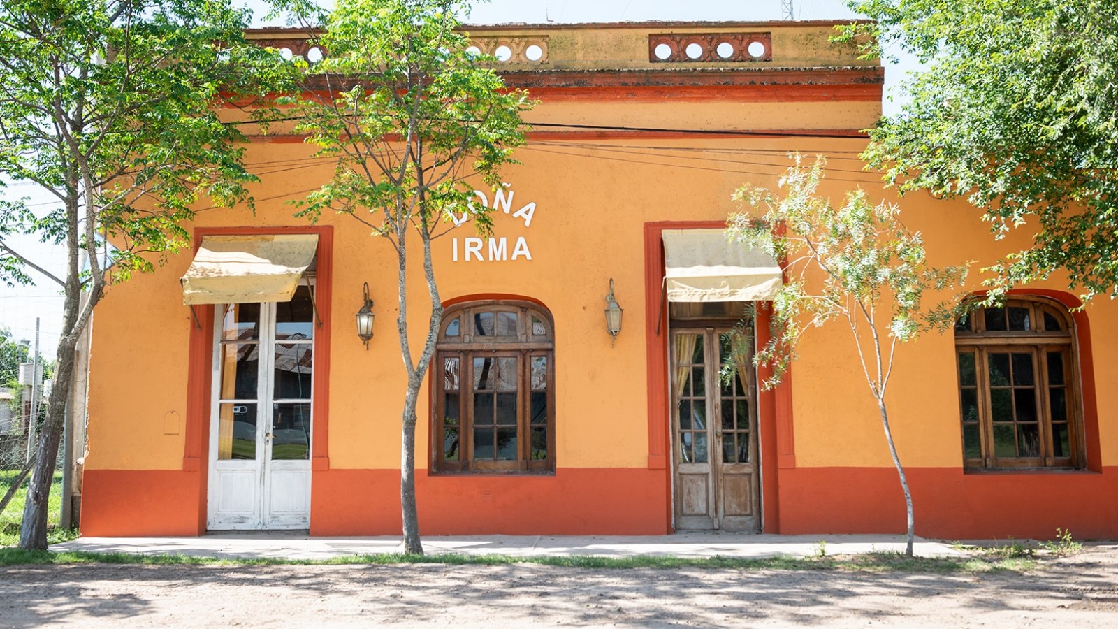 Navarro y Las Marianas: Un largo camino de fe y un pueblo turístico encantador