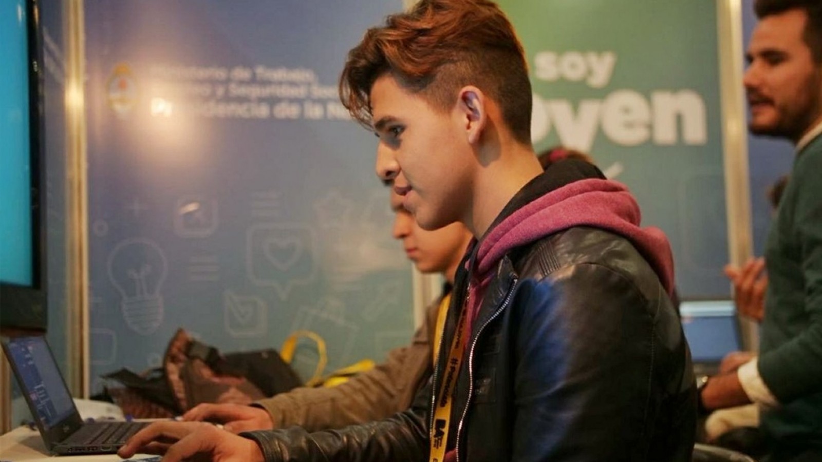 Empleo joven suma más de 857.000 puestos de trabajo en julio y lleva 33 meses de crecimiento