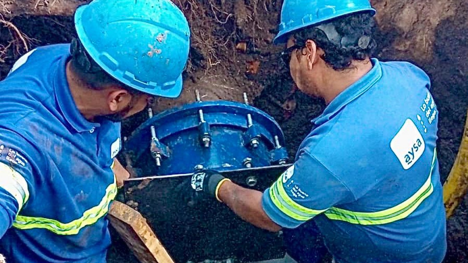 AySA finalizó un importante empalme de cañerías para normalizar el servicio de agua potable en Pilar Centro