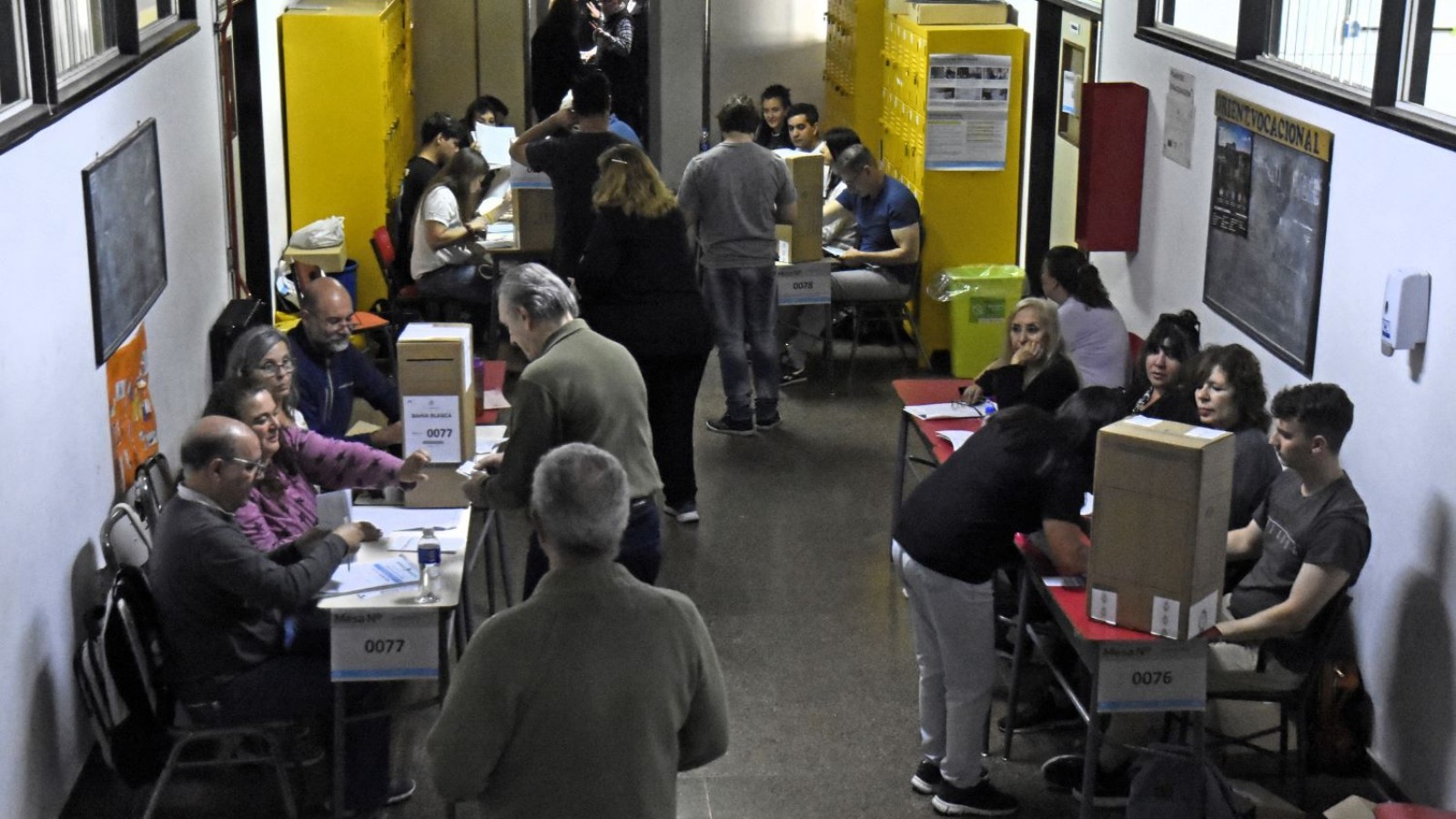 Cerraron los comicios con el voto de al menos el 76 por ciento de los empadronados
