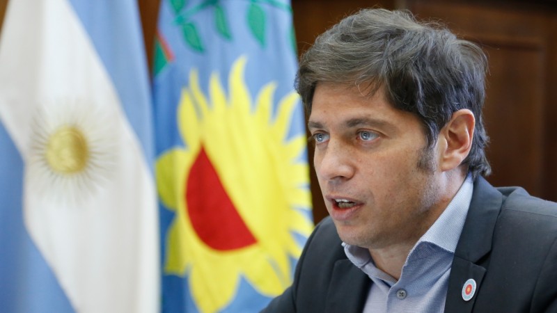 Kicillof felicitó a Milei y pidió "hacer respetar la Constitución"