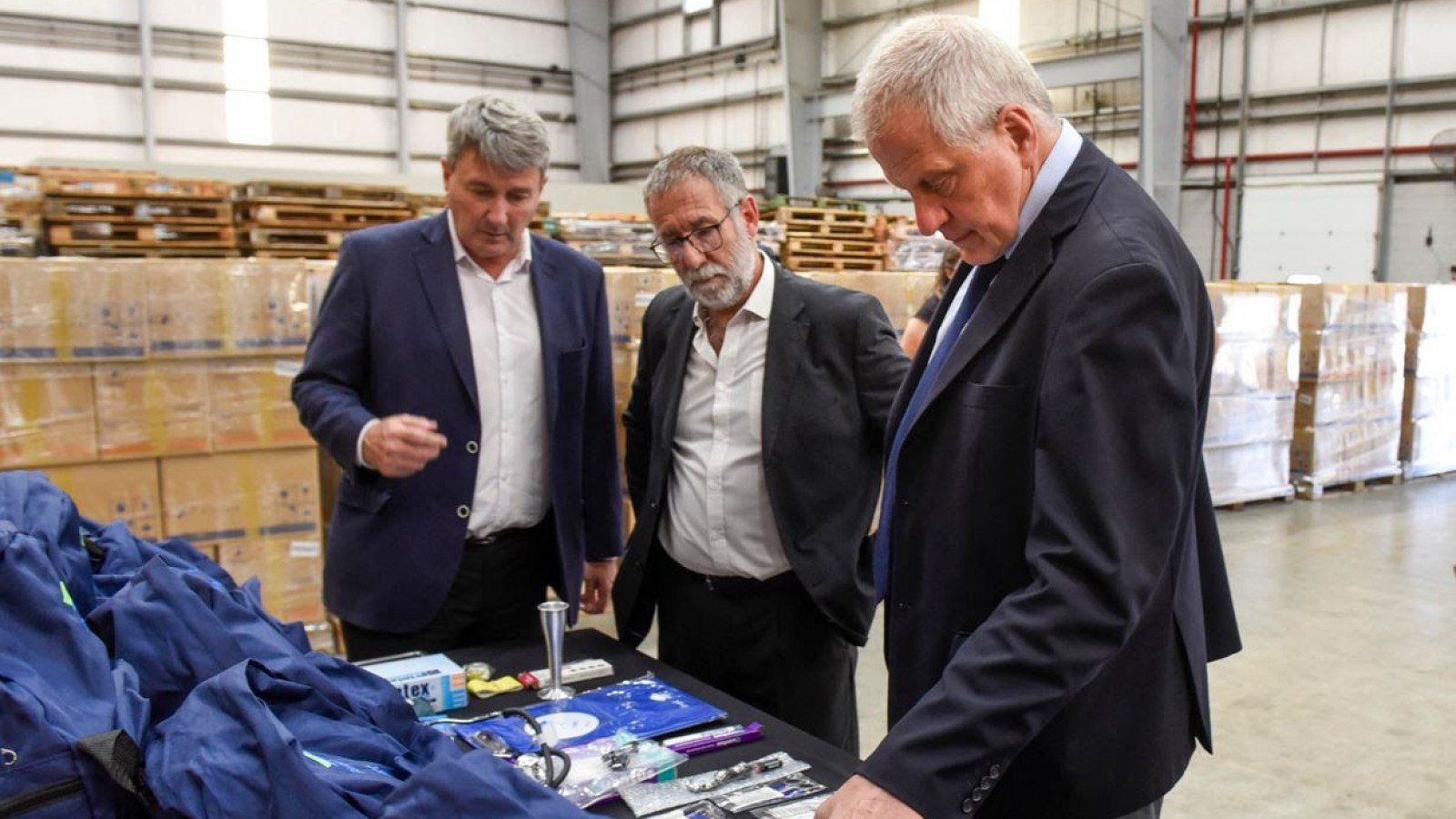 Educación distribuye más de 29 mil mochilas técnicas a estudiantes de enfermería de todo el país