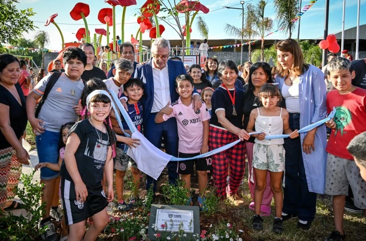 Julio Zamora inauguró la Plaza Latinoamérica acompañado por la vecinas y vecinos de Don Torcuato