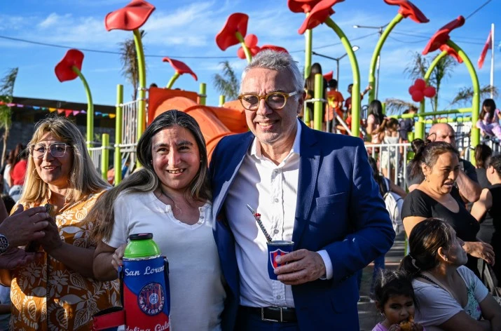 Julio Zamora inauguró la Plaza Latinoamérica acompañado por la vecinas y vecinos de Don Torcuato