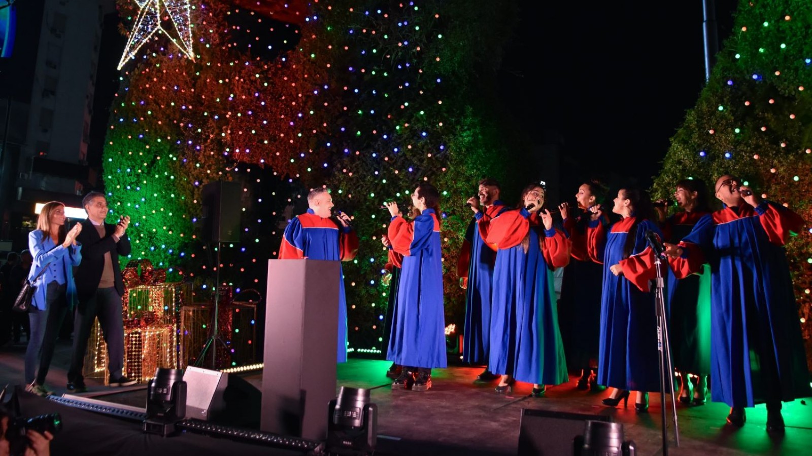 Jorge Macri dio la bienvenida a la Navidad con el encendido de luces en el Obelisco